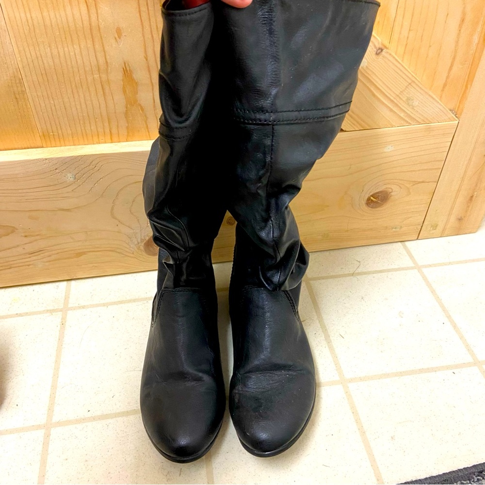 🎯 Black faux leather boots. 7 1/2 Extended calf.  Lightly used.